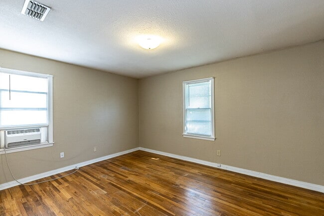 Photo - 2-Bedroom Home - Cozy 705 sq ft Oasis with Full Bath!