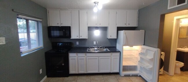 Photo - 820 Apache Ave NW Unidad B