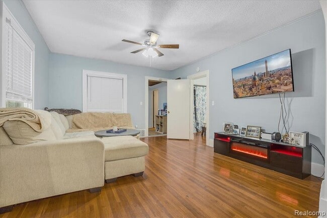 Photo - 526 N Washington Ave