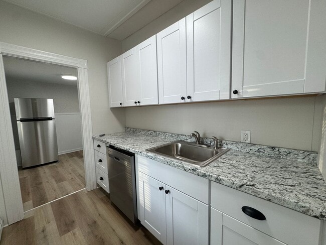 Building Photo - 16 Avon St Unit 6