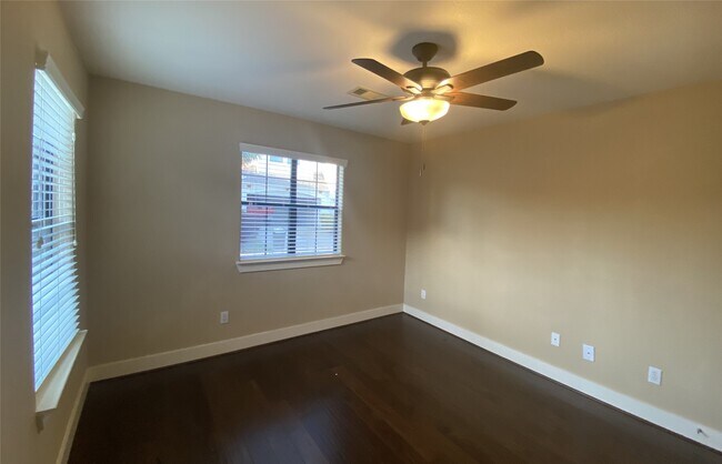 Photo - 6057 Yale St