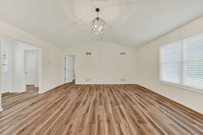 Photo - 270 Oaknoll Ave