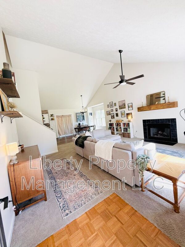 Photo - 132 Windsor Ln