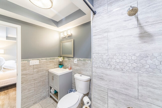 Photo - 5501 Van Buren St