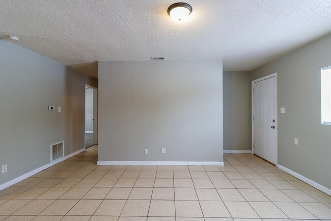 Photo - 6213 Commodore Dr