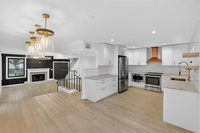 Photo - 162 E Davis Blvd