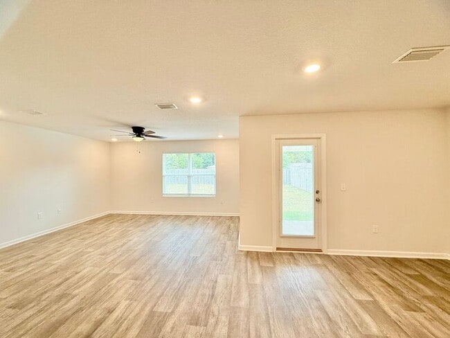 Photo - 5801 Guinevere Ln