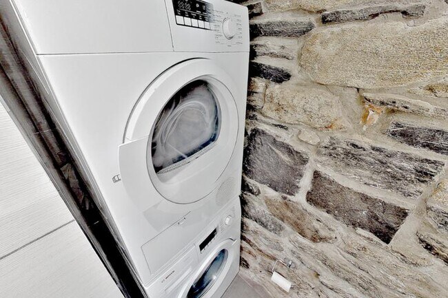 Photo - 345 E 5th St Unidad B