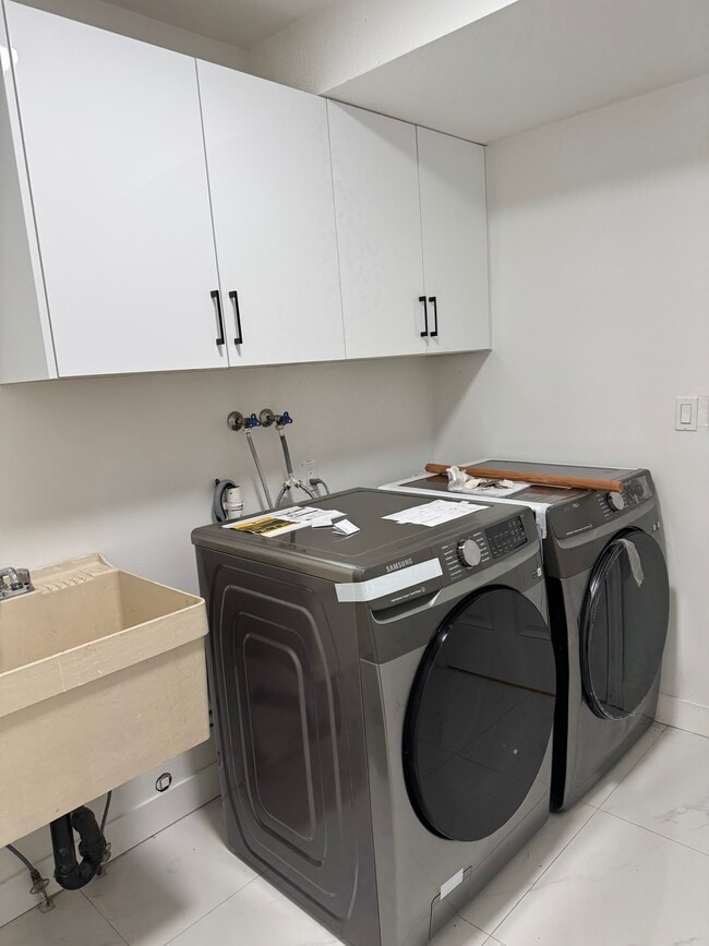 Photo - 12712 115B Av