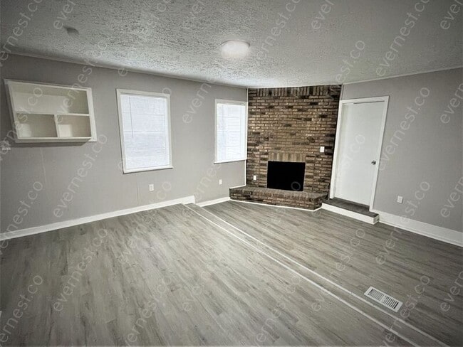 Photo - 445 Rockdale Dr