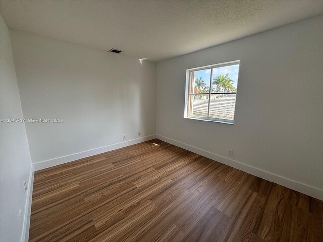 Photo - 1653 Winterberry Ln