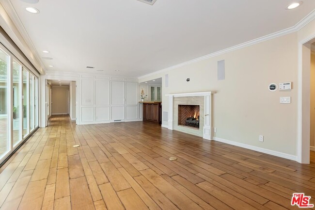 Photo - 4211 W Toluca Lake Ln