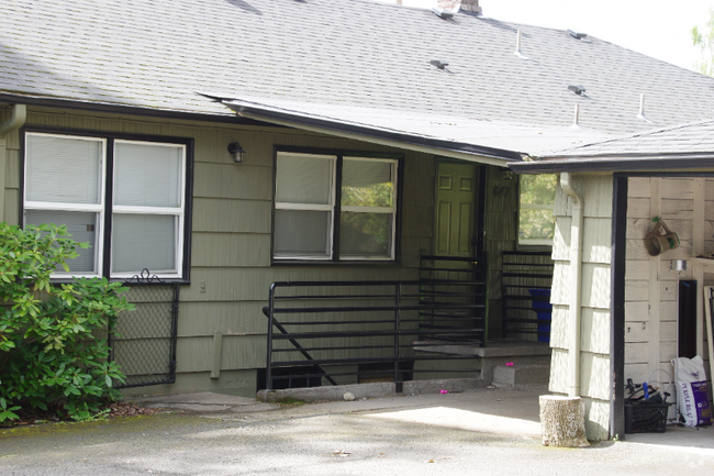 Building Photo - 647 W Powell Blvd Unit 647 Rental