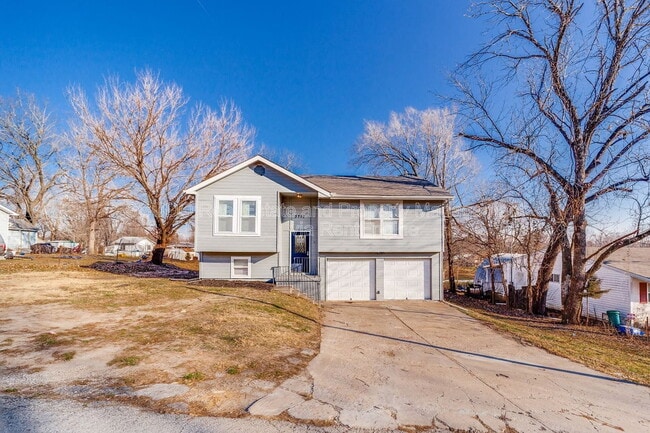 Building Photo - 3711 N Lydia Ave
