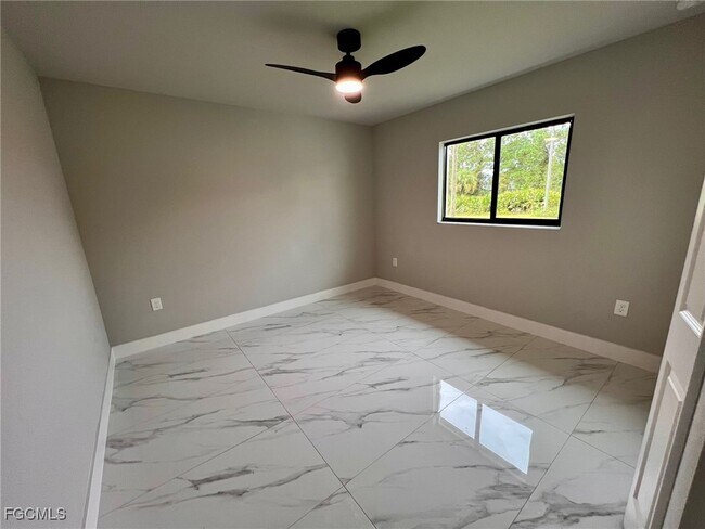 Photo - 3208 66th St W