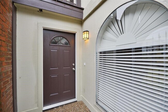 Photo - 1326 Town Cir Unit 1