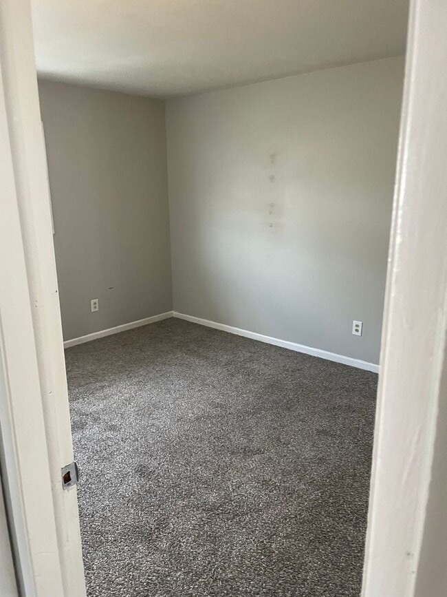 Photo - 3 bed 1.5 bath town home.