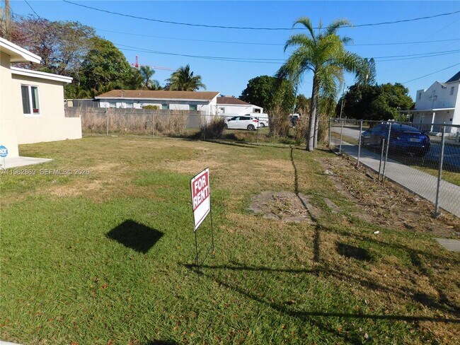 Photo - 10121 W Jessamine St