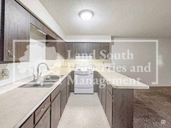 Photo - 815 W Carole St