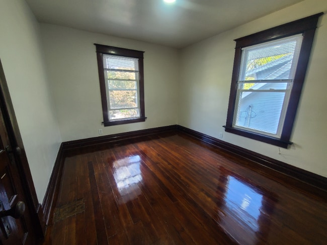 Photo - 35 Richards Ave NW