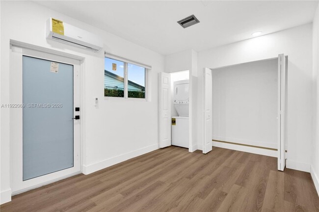 Building Photo - 4701 SW 104th Ct Unit 2