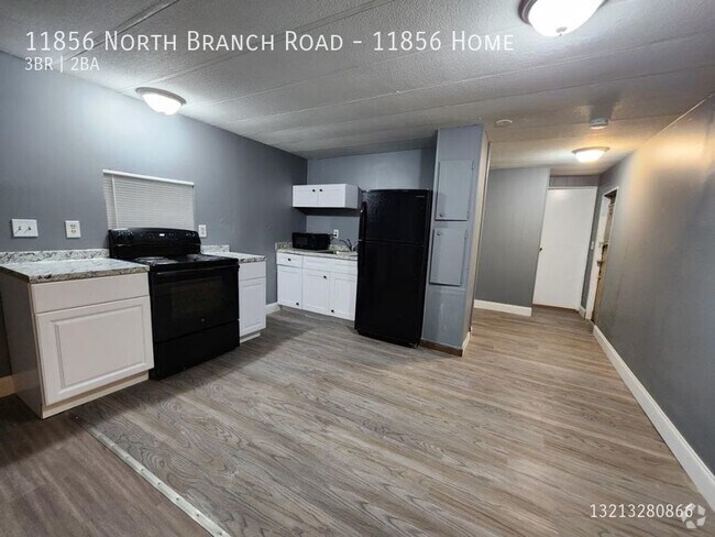 Building Photo - 11856 N Branch Rd Unit 11856 Home