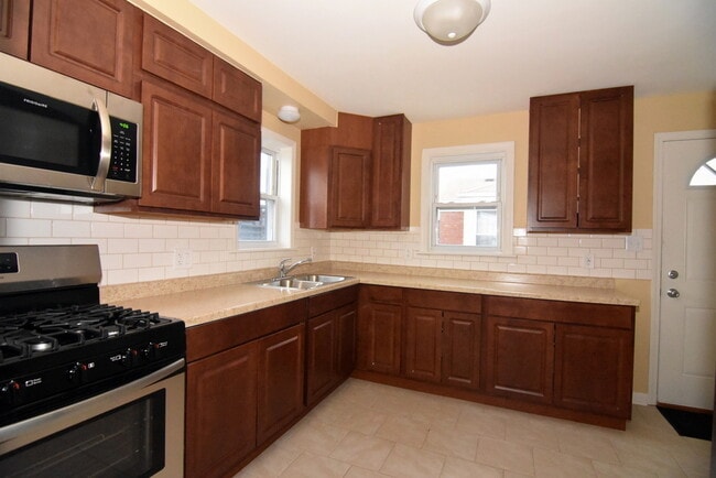 Photo - 2710 Reuter Ave