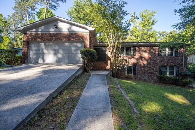 Building Photo - Renovated 5BR Home Minutes from Downtown Columbia | Two Full Kitchens + Fenced Yard ~ Available M...