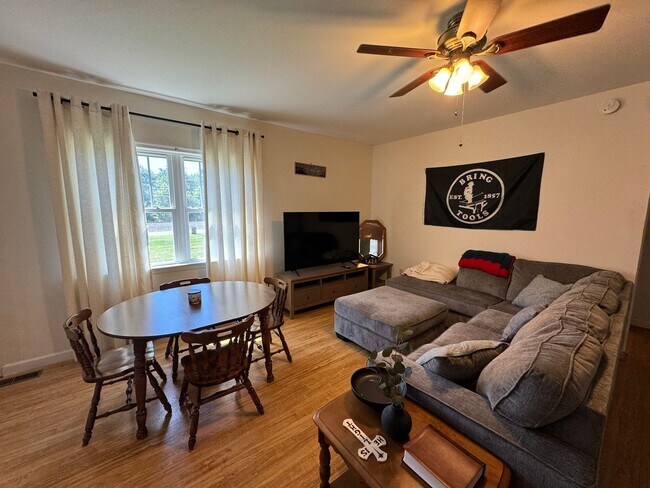 Photo - 1534 Main St