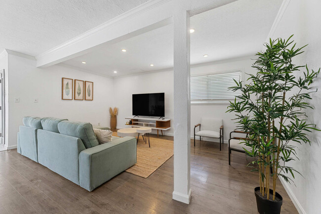 Building Photo - 4203 Philmont Ave Rental