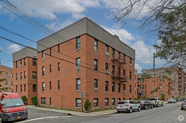 Photo - 44-56 Parkway N