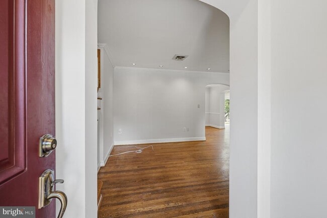 Building Photo - 8222 Larry Pl