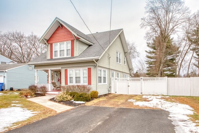 Photo - Inviting 3-bedroom, 1.5 bath home nestled in a peaceful and family friendly neighborhood