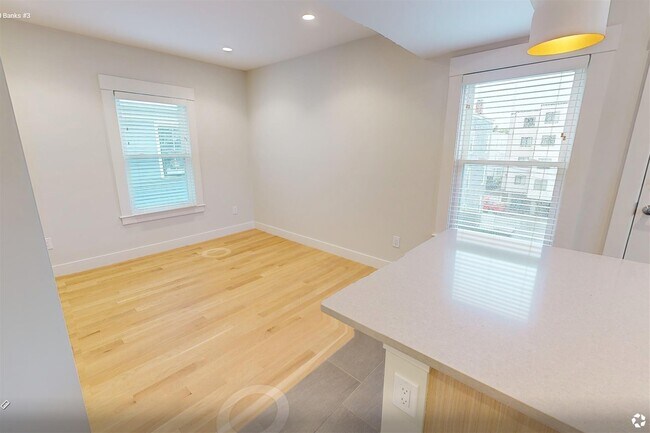 Photo - 208 Banks St Unit 3