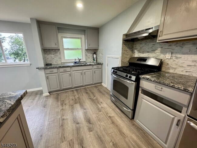 347 E 29th St Unit 2
