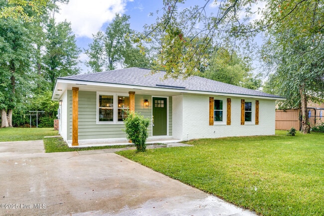 Photo - 114 Candlewood Dr