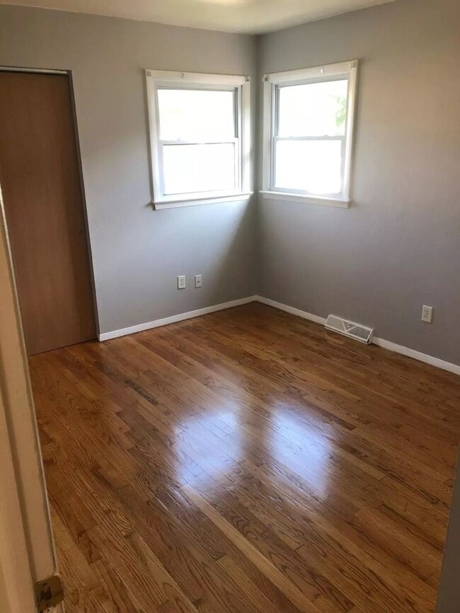 Building Photo - 5405-5407-5407 N 37th St Unit 5405