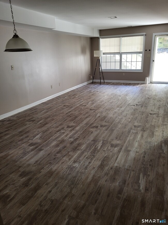 Photo - 4 Manorwood Dr Unit 4