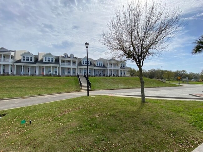 Photo - Furnished luxury riverfront condo for rent