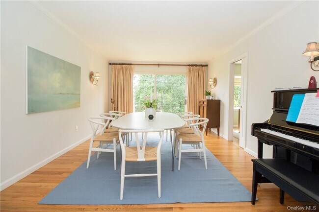 4 Dalphin Dr
