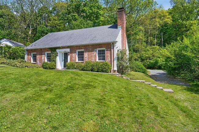 Photo - 490 Duck Pond Rd