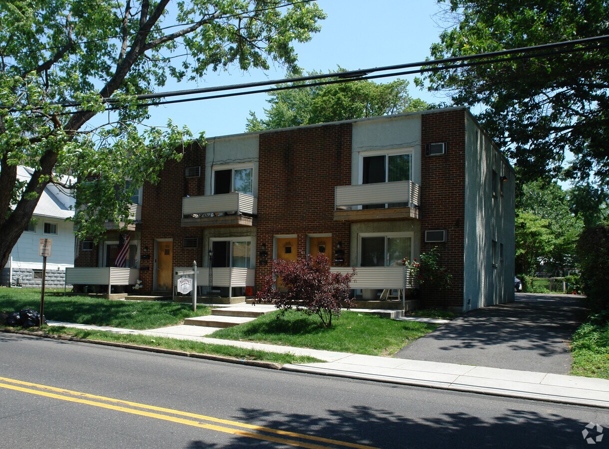 Photo - 312-318 E Clements Bridge Rd Apartments