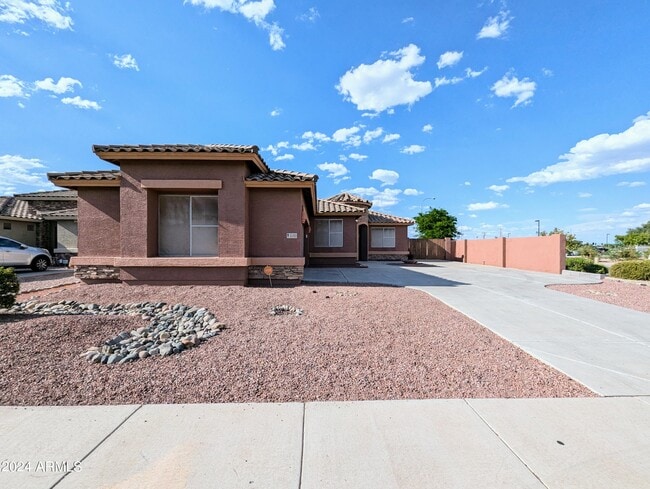 Photo - 1530 E Branham Ln