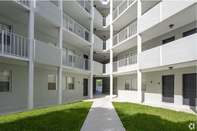 Building Photo - 2708 Vandiver Dr Unit 7c Rental