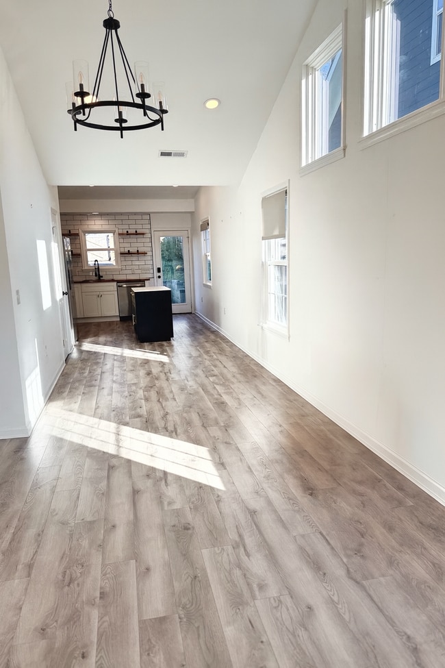 Photo - 716B 29th Ave N