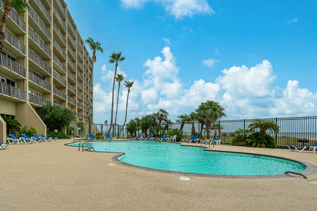 Building Photo - 4000 Surfside Blvd