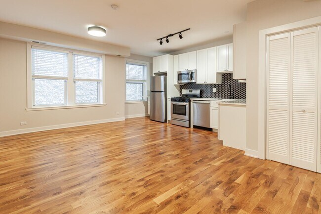 Photo - 656 W Wrightwood Ave Unit 207