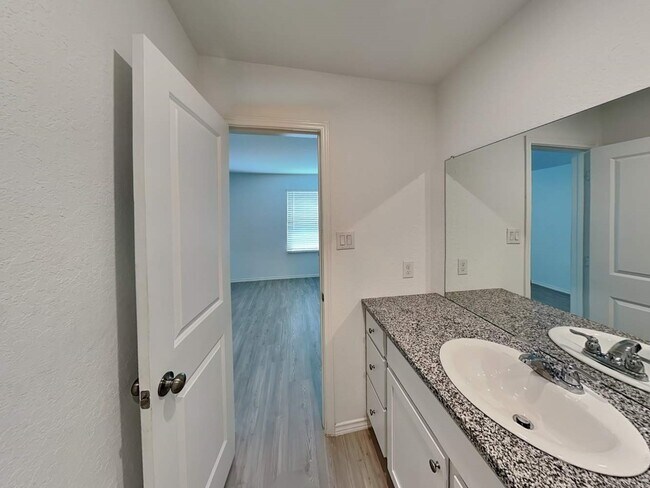 Photo - 116 Hollywood Dr