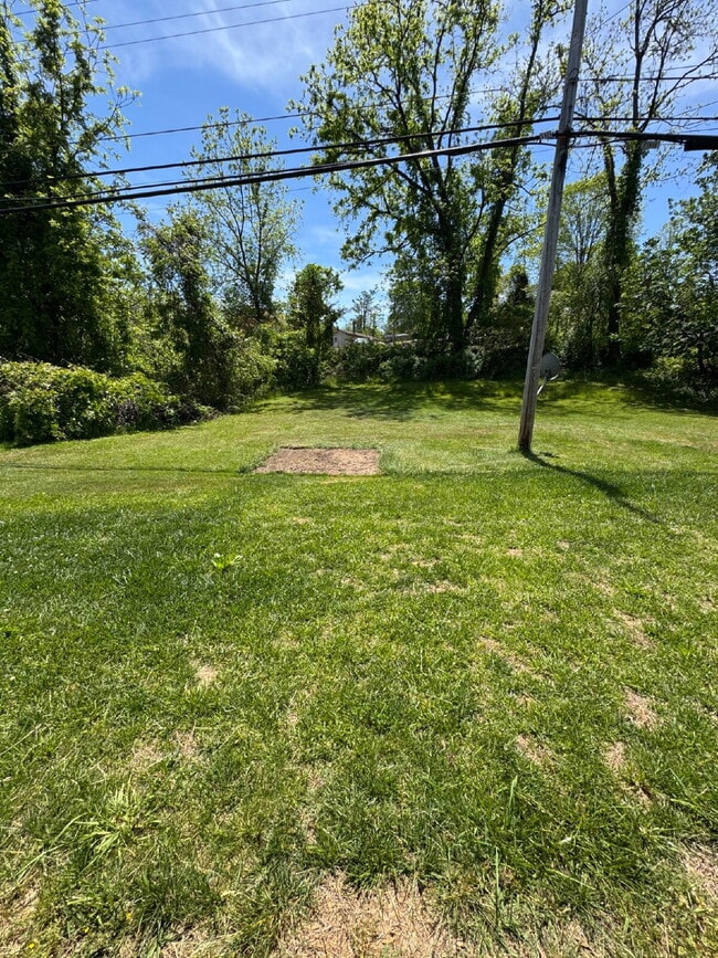 Photo - "Charming 3-Bedroom Retreat in Hendersonville - Cozy 1314 Sq Ft Home Awaits!"