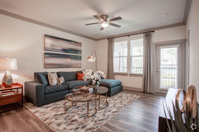 1BR, 1BA - 934SF - B - Living Room